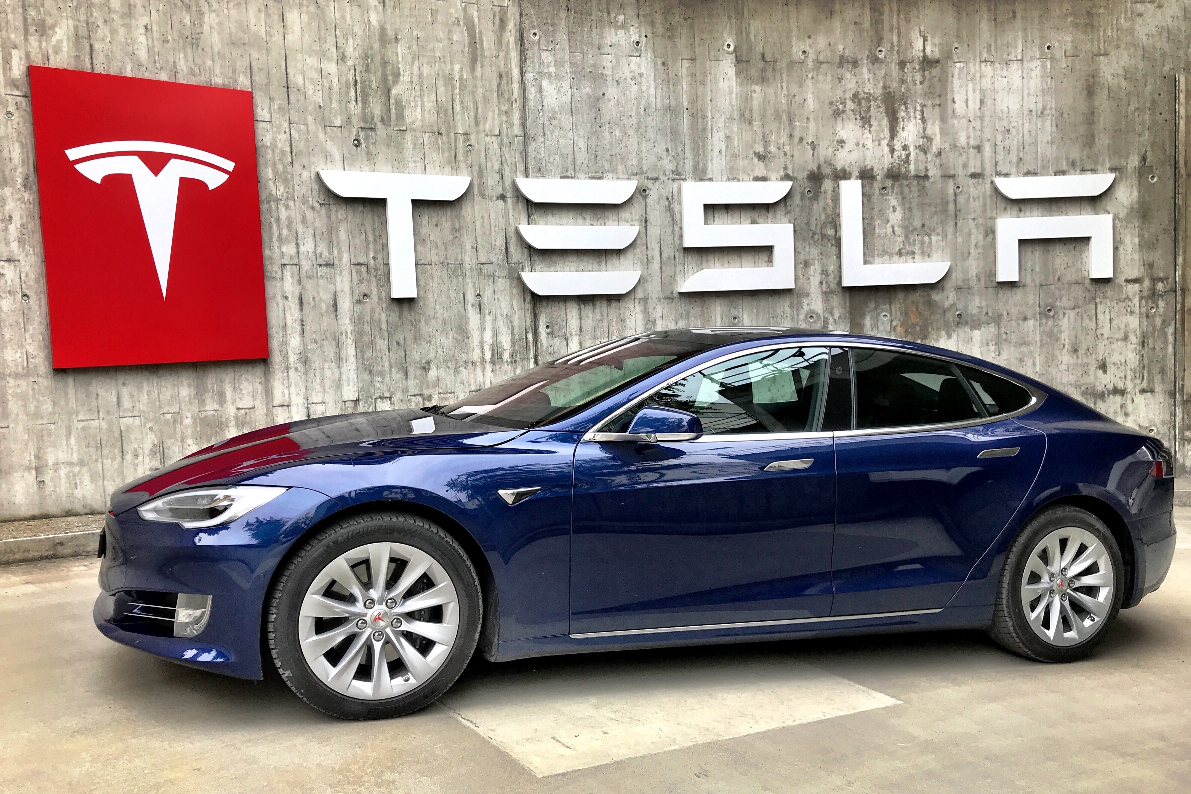 Wonderinterest | Tesla's autopilot software change faces NHTSA inspection