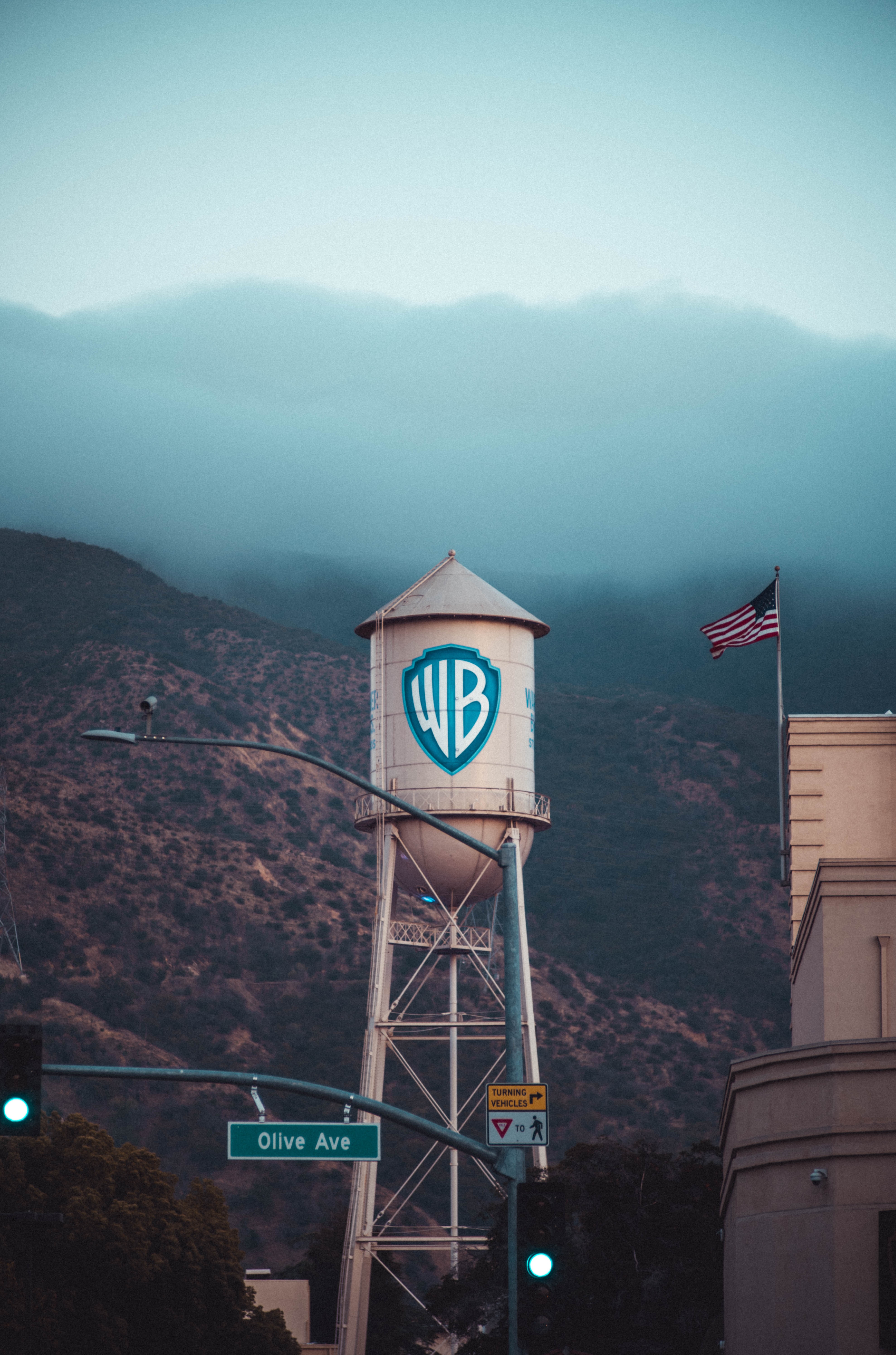 Štrajky spôsobujú Warner Bros problémy
