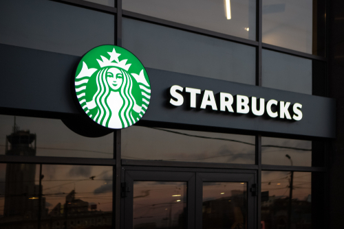 Investago | Starbucks bojuje s prekážkami na trhu