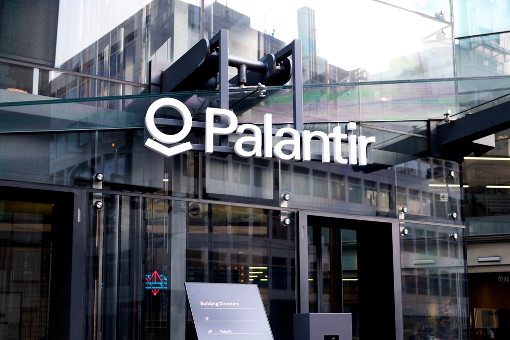 Wonderinterest | How Did Palantir Become a Technological Icon of the AI Era?